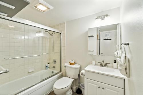 Central Bellevue Guesthouse - 샤워실