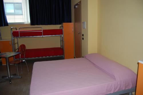 2 bunk beds