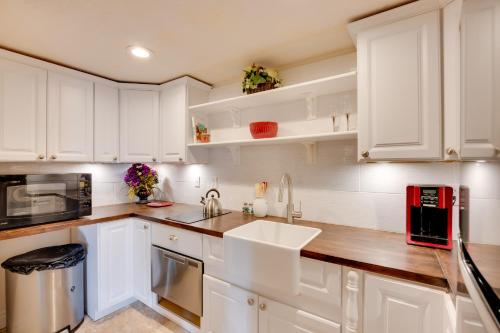Secluded Elizabeth Apt on 3 Acres Pets Welcome! in 城堡石