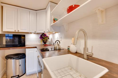 Secluded Elizabeth Apt on 3 Acres Pets Welcome! in 城堡石