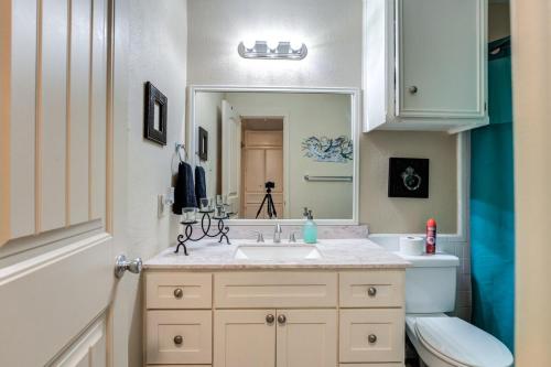 New! Updated, Open Concept - Black Beard's Cabin