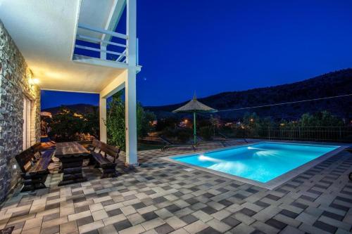 Family friendly house with a swimming pool Srinjine Split - 23950 - image 5