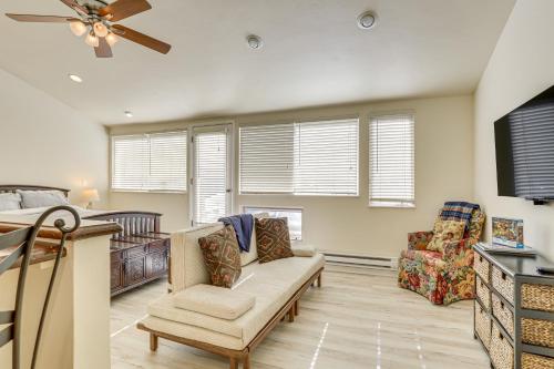 4 Mi to Vail Ski Resort Cozy Getaway with Deck! thumb 4