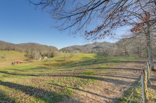 Whits End Smoky Mtn Home with Hot Tub and 300 Views - image 6