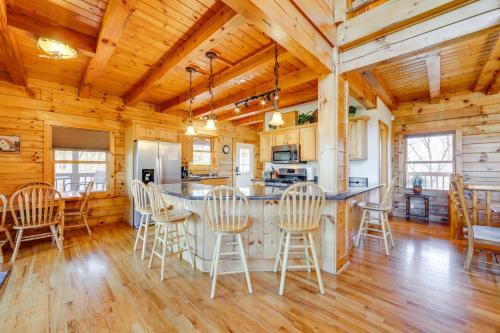 Whits End Smoky Mtn Home with Hot Tub and 300 Views - image 2