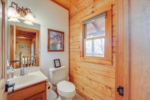 Whits End Smoky Mtn Home with Hot Tub and 300 Views - image 11