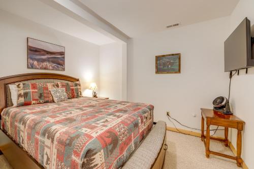 Whits End Smoky Mtn Home with Hot Tub and 300 Views - image 11