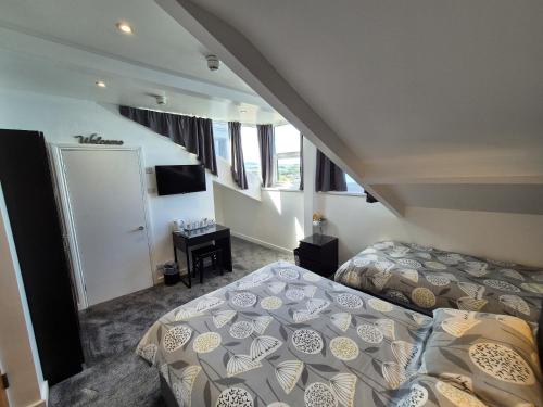Room, family, sea view
