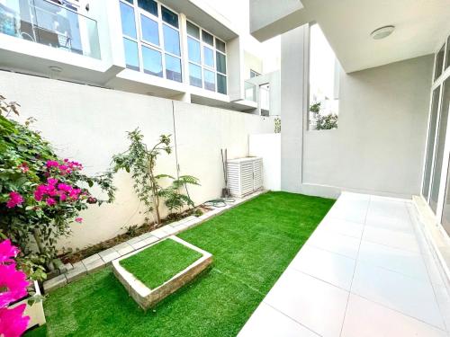 Amazing 3BHK Townhouse in Damac Hills 2 upto 10PLL Amazing 3BHK Townhouse in Damac Hills 2 upto 10PLL