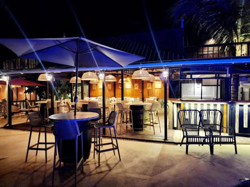 TRR3 Apt near Beach with Fine Cuisine & Pool, Grand Baie (foto 3)