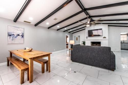 Contemporary Coastal Oasis Awaits in Corpus Christi, USA