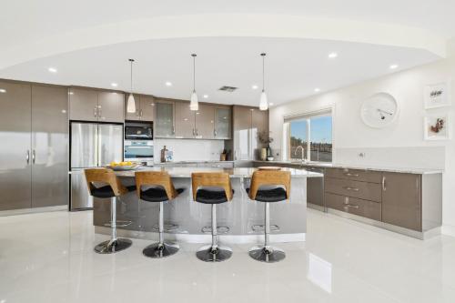 Myponga Beach Luxe - Stunning Seaside Sunsets in Myponga Beach