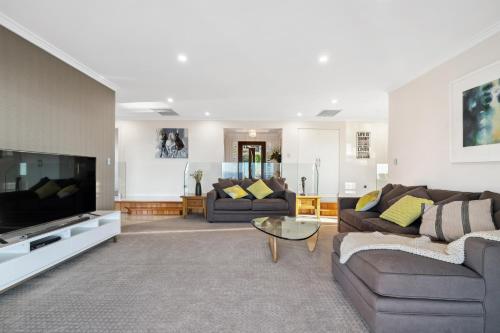 Myponga Beach Luxe - Stunning Seaside Sunsets in Myponga Beach