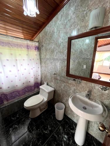 Casa rústica con vista increíble y aire fresco (Casa rustica con vista increible y aire fresco) in ตุมบาโก