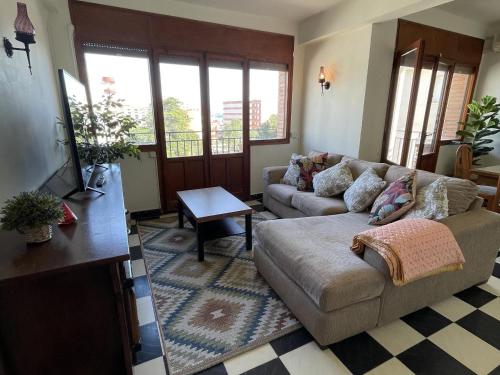 Apartamento frente al mar con terraza y vistas fabulosas, Miami Playa - ES-9-157 in Montroig