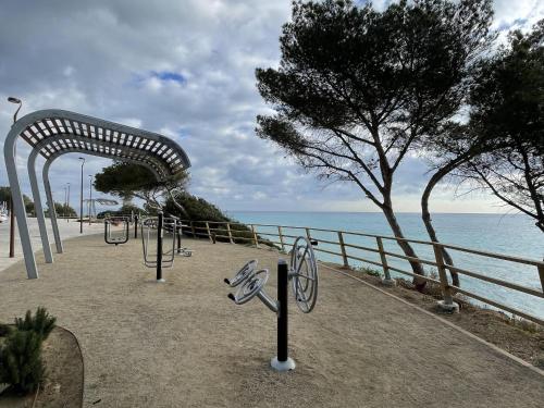 Apartamento frente al mar con terraza y vistas fabulosas, Miami Playa - ES-9-157 in Montroig