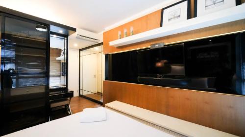 Spacious 2BR at The Via and The Vue Apartment Surabaya By Travelio - image 3