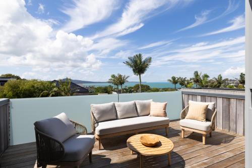 ระเบียง/ชานเรือน, Beach bliss-Modern luxury holiday home at Kohimarama in โคฮิมารามา