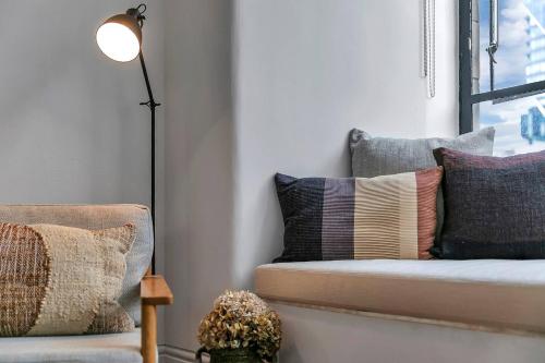 Historic Modern Luxury 1-Bedroom on Queen Street, Auckland (photo 8)