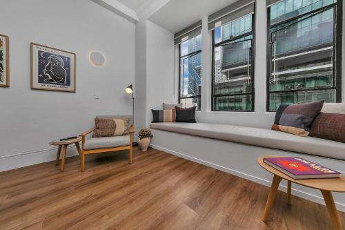 Historic Modern Luxury 1-Bedroom on Queen Street, Auckland (photo 7)