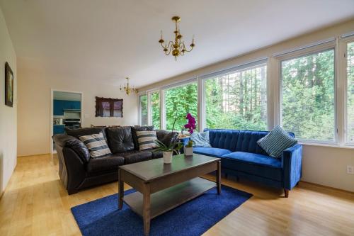 Bright and Spacious Upper Level House, Great Area – khách sạn tại Bắc Vancouver