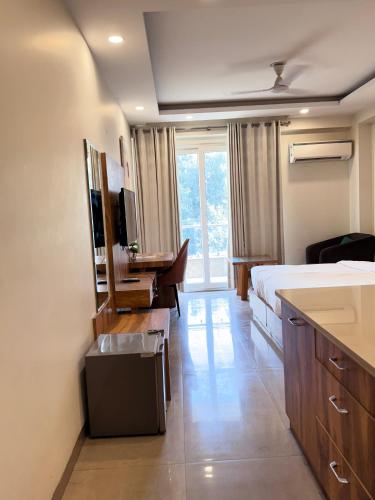 Hotel Golf View Sakura – Gurgaon, NY