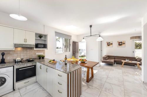 virtuve, Sweet Seaview Villa in Sotira