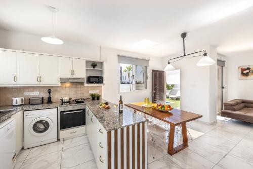 virtuve, Sweet Seaview Villa in Sotira