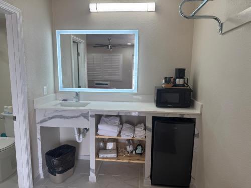 Townhouse Inn and Suites