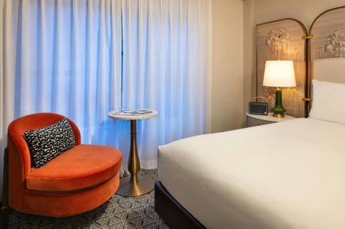 Standard Queen Room image 3