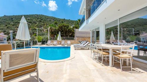 Kalkan 4 Bedroom Villa - image 4
