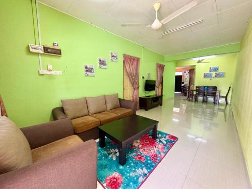 Dfieza Homestay Chukai - Chukai