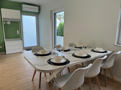 シュトラスセン Appartement NEUF, 6 personnes, 2 chambres 4つ星 シングルルーム レストラン