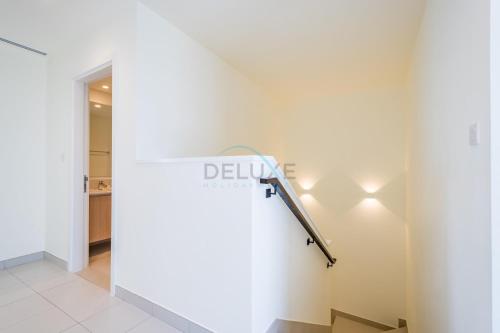 Conveniently Located Near Airport and Expo City 4BR Townhouse with Assistant Room at Parkside 2, Dubai South by Deluxe Holiday Homes, Dubai (Foto 5)