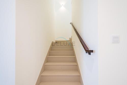 Conveniently Located Near Airport and Expo City 4BR Townhouse with Assistant Room at Parkside 2, Dubai South by Deluxe Holiday Homes, Dubai (Foto 4)