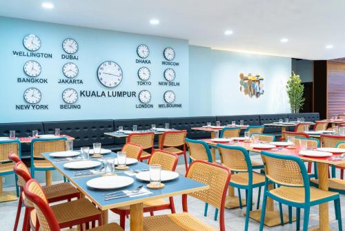 Restaurant, Ibis Styles Kuala Lumpur Bukit Bintang near Hawker Stalls in Chinatown