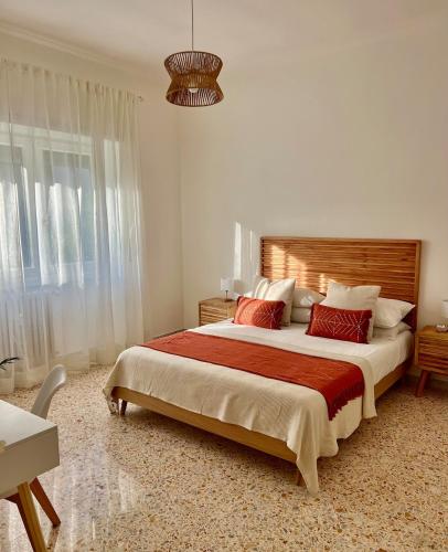 Bright & Spacious 4 Bedoom Apartment near Metro in Rome, Roma