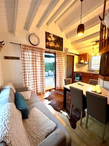 New cozy chalet and private garden with sauna and outdoor bath near Amsterdam in Boerhaavewijk