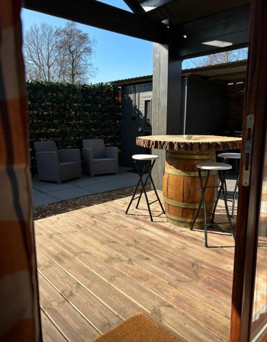 New cozy chalet and private garden with sauna and outdoor bath near Amsterdam in Boerhaavewijk