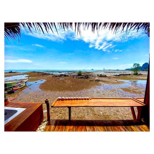 Balcony/terrace, Bnเกาะลิบงโฮมสเตย์ near The bug cafe
