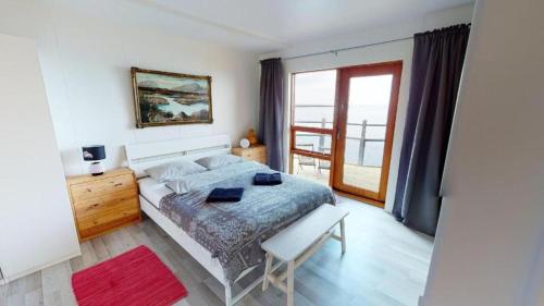 Brenna - Ocean View Apartment in Hellissandur