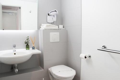 Hôtel Kyriad La Rochelle Centre Ville - image 5