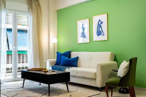 Modern Central Apartment with Balcony - Near Metro Room Type - Two-Bedroom Apartment