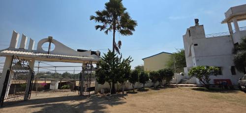 Dārzs, Hotel Manas in Waluj Bk