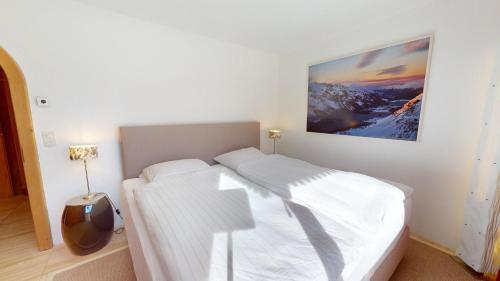 Apartment with Mountain View image 9