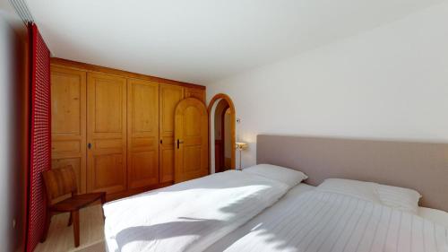 Apartment with Mountain View image 8