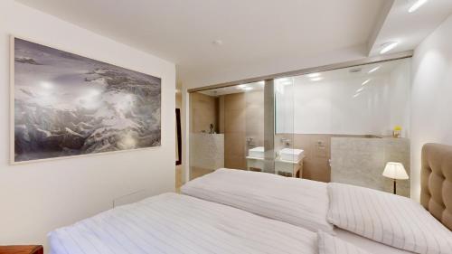 Apartment with Mountain View image 1