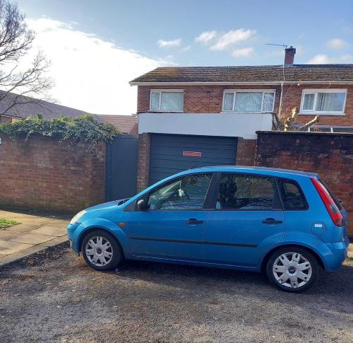 Фасада на хотела, Modernised home with 2 bedrooms in Cardiff in Fairwater