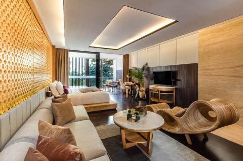 Seminyak King Suite with Balcony image 1
