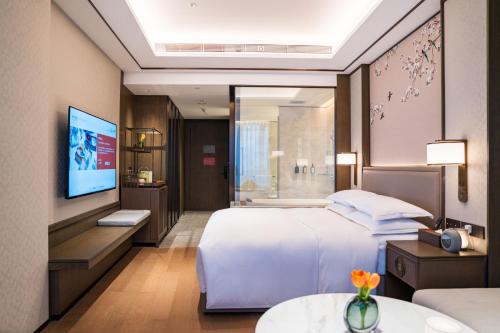 Yuexiu Hotel Guangzhou,Curio Collection by Hilton-Free shuttle between hotel and Exhibition Center during Canton Fair & Exhibitor Registration Counter